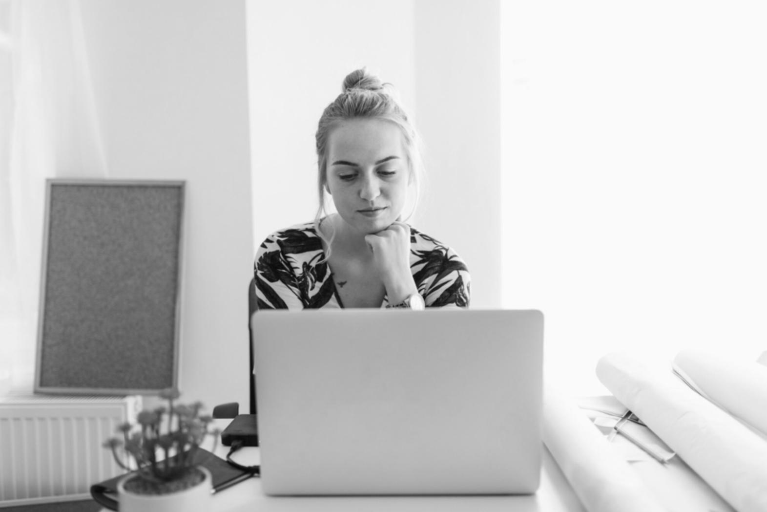 Interfață aplicație talmyrion cu categorii colorate și tranzacții organizate